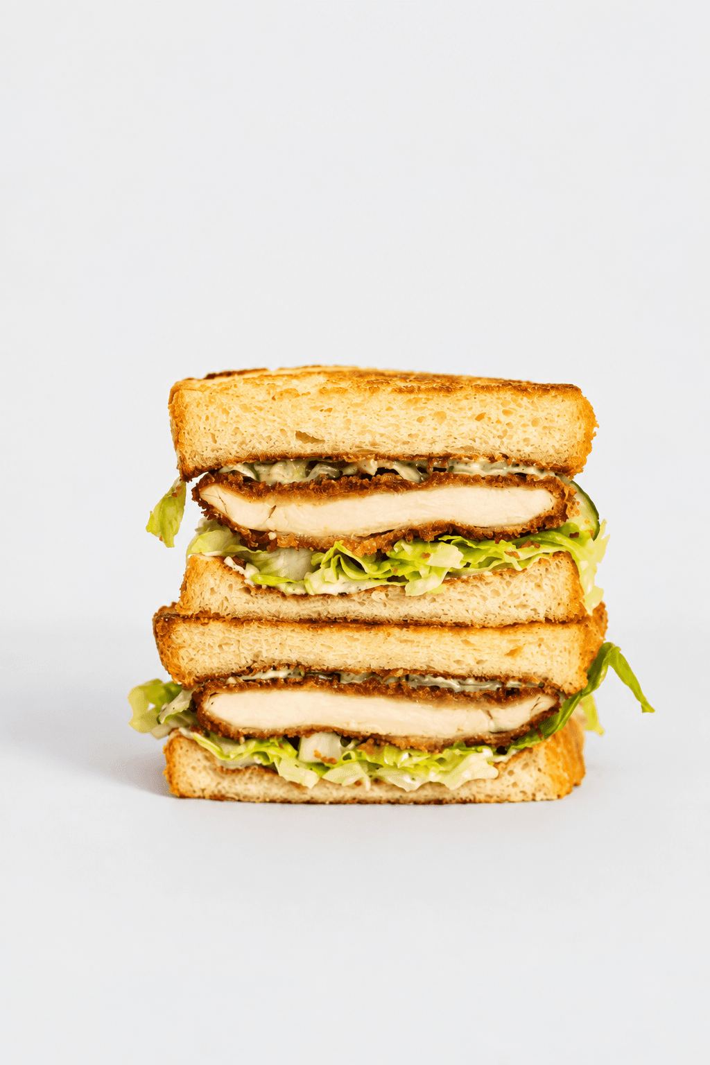 Sando MORI entre duas fatias de pão tostado